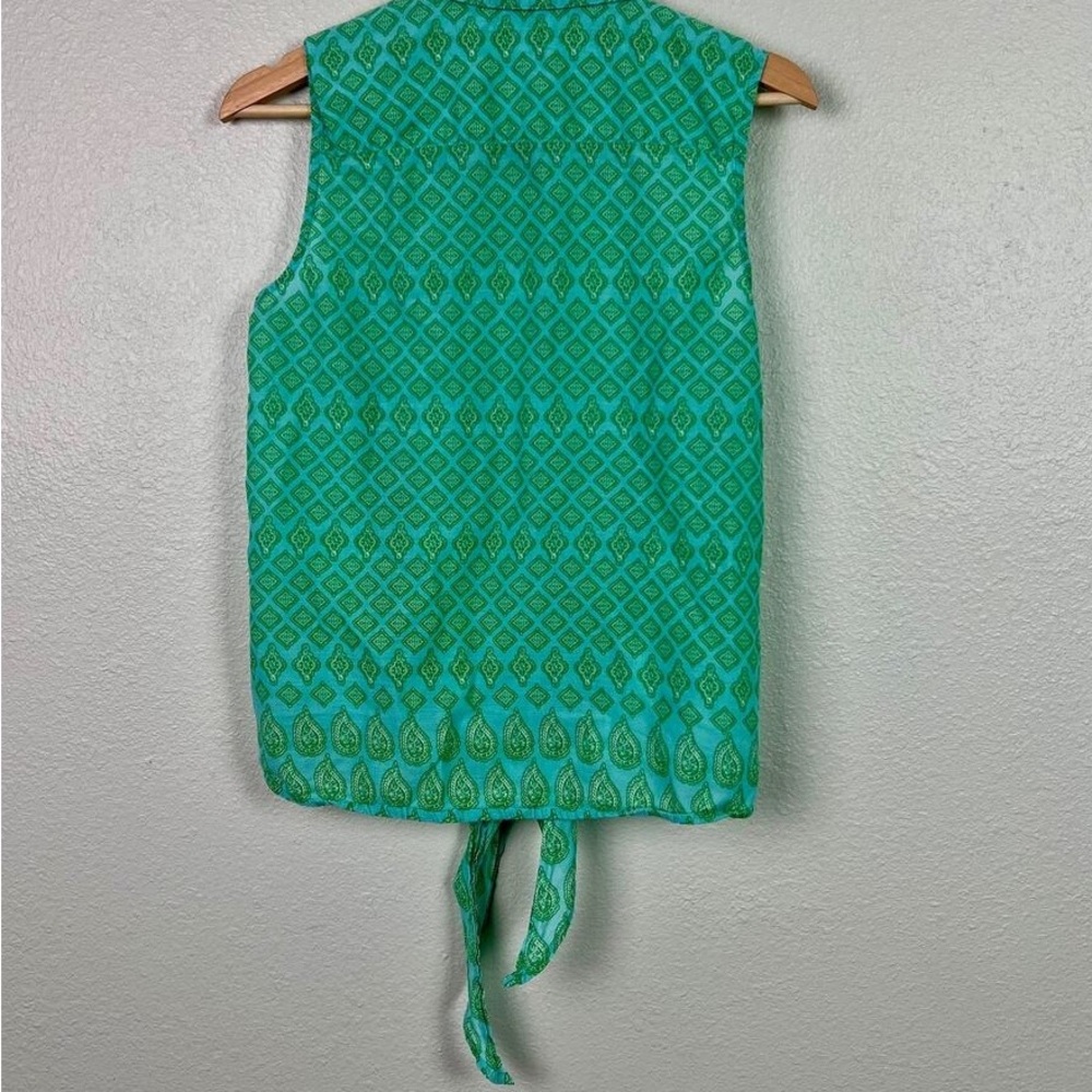 Chic Sleeveless Green Patterned Blouse